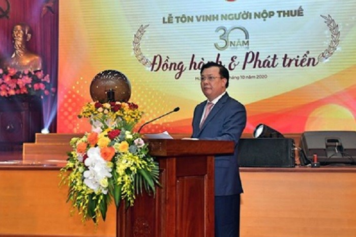 Bộ trưởng Bộ Tài chính Đinh Tiến Dũng phát biểu tại buổi lễ.