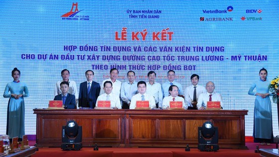 Hợp đồng tín dụng cho dự án cao tốc Trung Lương - Mỹ Thuận được ký kết ghi nhận sự nỗ lực lớn của các ngân hàng.