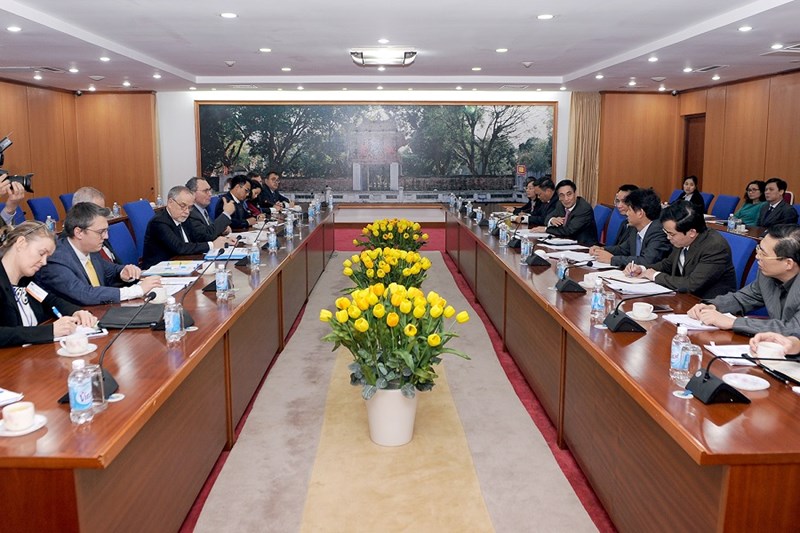 Quang cảnh buổi làm việc
