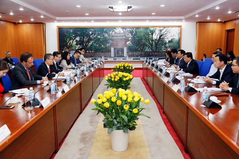 Quang cảnh buổi làm việc