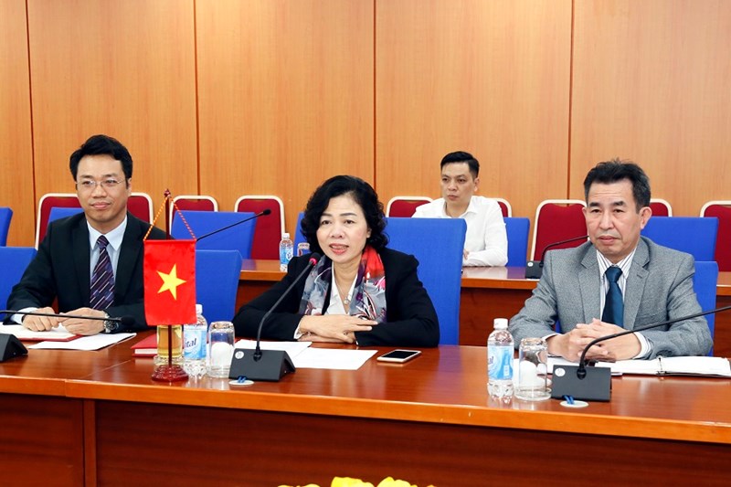 Thứ trưởng Vũ Thị Mai phát biểu tại buổi tiếp.