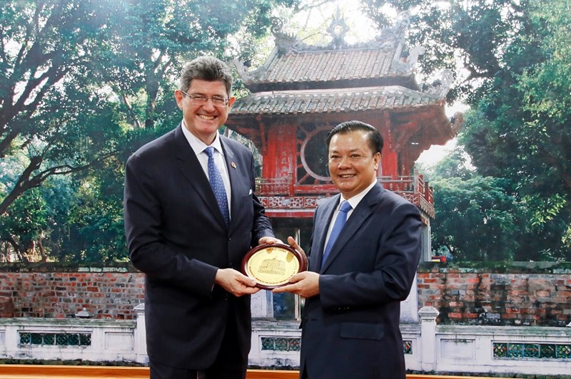 Bộ trưởng Đinh Tiến Dũng và Ông Joaquim Levy kỳ vọng quan hệ hợp tác giữa Bộ Tài chính và WB sẽ được thúc đẩy lên một tầm cao mới..