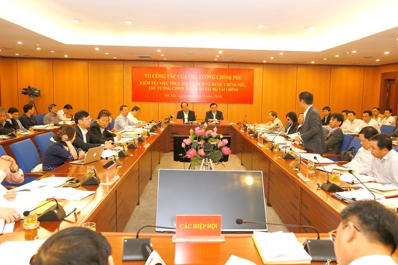 Quang cảnh buổi làm việc.