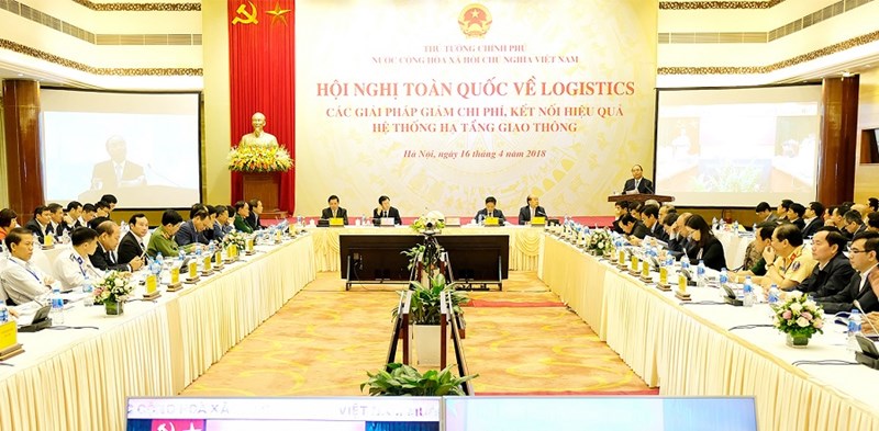 Thủ tướng Nguyễn Xuân Phúc khẳng định :tính kết nối của kết cấu hạ tầng giao thông đóng vai trò quan trọng trong việc giảm giá dịch vụ logistics