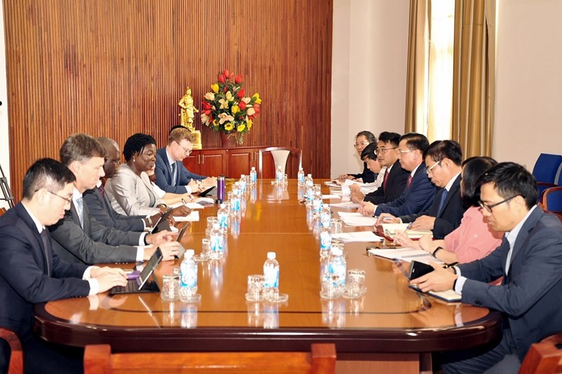 Quang cảnh buổi làm việc.