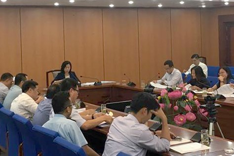 Thứ trưởng Vũ Thị Mai chủ trì buổi họp trực tuyến.
