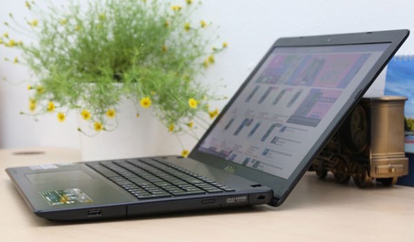 Mẫu laptop giá rẻ cho sinh viên 2014 này có thiết kế đẹp, sang trọng, mỏng, nhẹ, chắc chắn Mẫu laptop giá rẻ cho sinh viên 2014 này có thiết kế đẹp, sang trọng, mỏng, nhẹ, chắc chắn