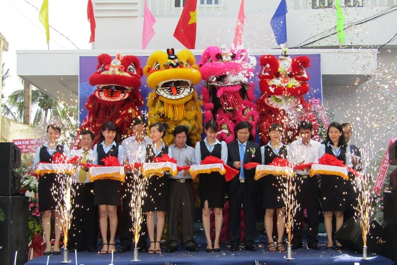 Lễ cắt băng khai trương Phòng Giao dịch Buôn Hồ, tỉnh Đắk Lắk.