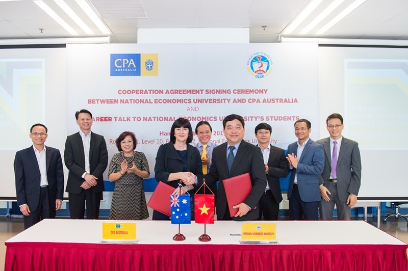 Lãnh đạo CPA Australia và trường Đại học Kinh tế Quốc dân gia hạn Thỏa thuận hợp tác.