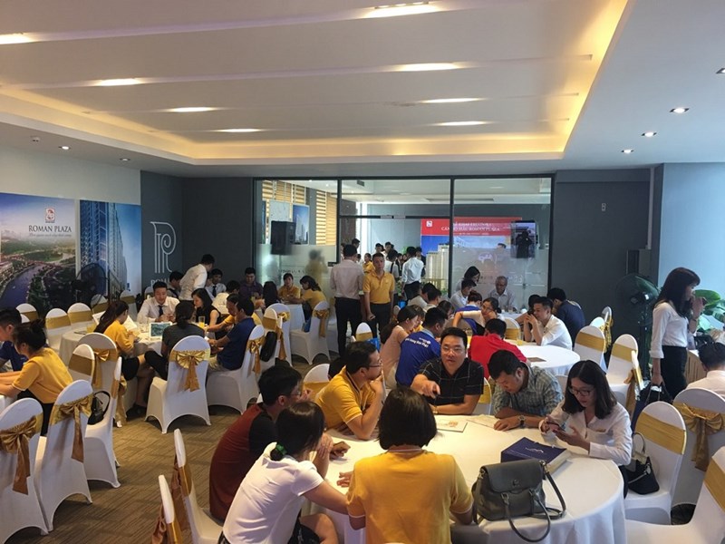 Dự án Roman Plaza thu hút một lượng lớn khách hàng quan tâm trong các đợt mở bán. Hotline 0942 68 9191