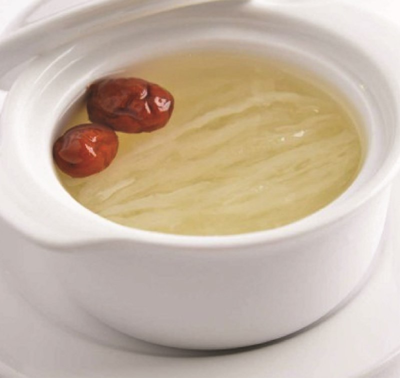 Chè tổ yến thượng hạng: Đây là món ăn vừa có sự cao sang lại vừa rất dân dã, giúp bồi bổ cơ thể, tăng cường sức khỏe. Màu sắc hòa nhã kết hợp cùng hương vị tinh khiết tạo nên món chè thanh mát và bổ dưỡng.