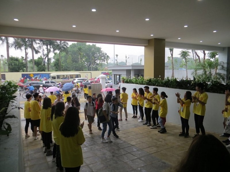 Goldmark City thêm phần tấp nập ngày tựu trường 01/08/2018 của học sinh Trường Newton Grammar School. (Nguồn ảnh: Newton Grammar Shool)