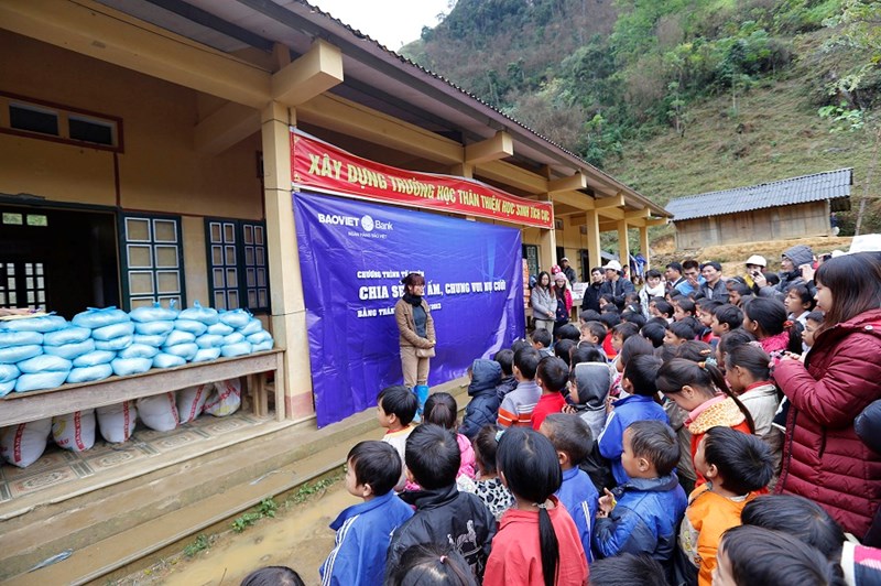 “Sẻ chia hơi ấm, chung vui nụ cười” với người nghèo Bắc Kạn - Ảnh 1