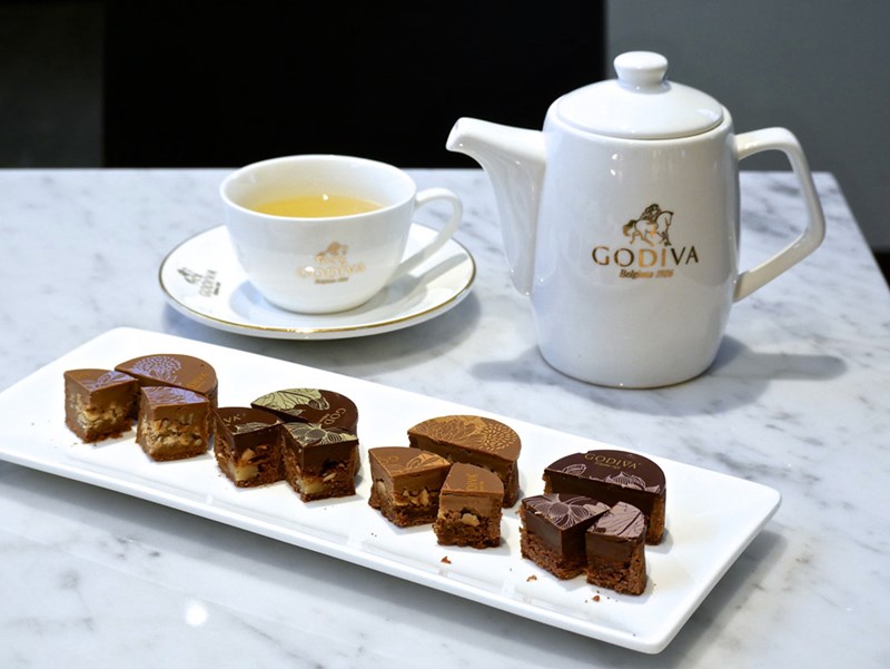 Thiên đường chocolate: Godiva, bậc thầy về chocolate đã tạo ra 4 hương vị bánh trung thu mới gồm muối biển kết hợp cùng chocolate sữa và hạt phỉ, chocolate đen mâm xôi, chocolate sữa với hạt quả hạch rang giòn và chocolate đen hạnh nhân.
