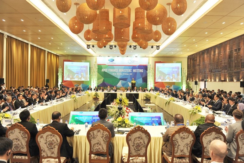 Bộ trưởng Bộ Tài chính Đinh Tiến Dũng tiếp ông Mitsuhiro Furusawa, Phó Tổng Giám đốc điều hành IMF.