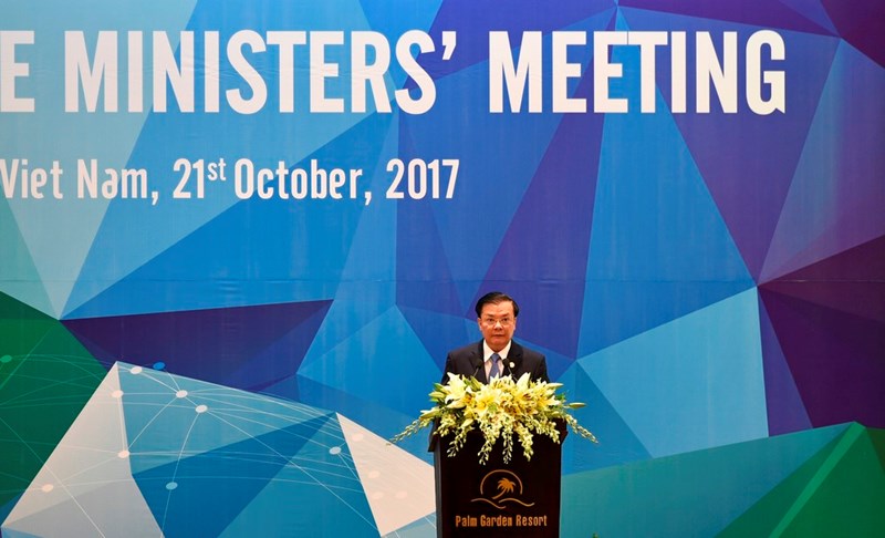 Bộ trưởng Đinh Tiến Dũng tiếp ông David Malpass, Thứ trưởng Bộ Tài chính Hoa Kỳ và các thành viên trong đoàn.