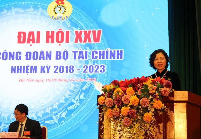 Đồng chí Vũ Thị Mai, Chủ tịch Công đoàn Bộ Tài chính khóa XXIV phát biểu khai mạc Đại hội.