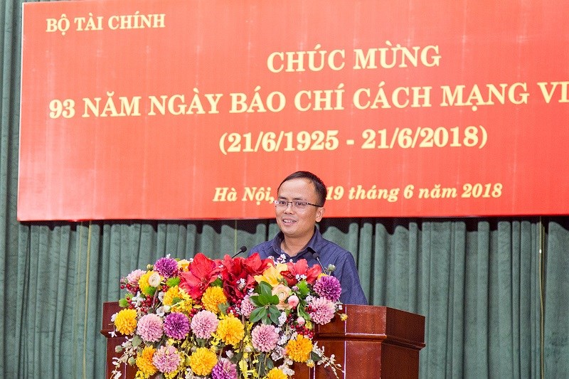 Ông Phạm Thu Phong, Phó Chủ tịch Liên Chi hội Nhà báo ngành Tài chính, Tổng Biên tập Tạp chí Tài chính phát biểu tại buổi lễ.