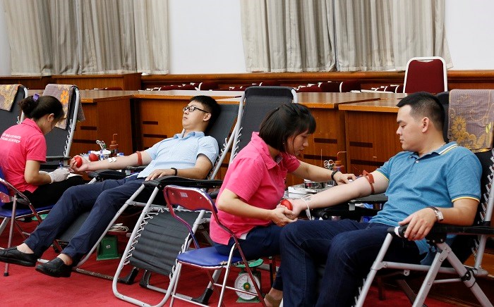 Đoàn viên, thanh niên Bộ Tài chính tích cực tham gia hiến máu tình nguyện.