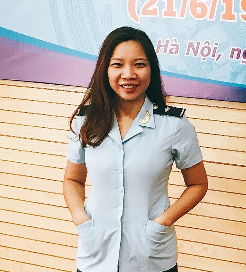 Phóng viên Hồng Vân