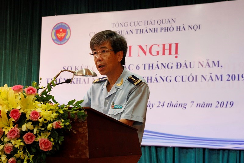 Cục trưởng Cục Hải quan TP. H&agrave; Nội Dương Ph&uacute; Đ&ocirc;ng ph&aacute;t biểu tại Hội nghị.