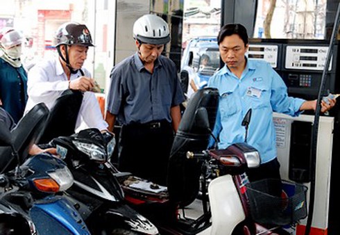Thứ trưởng Bộ Tài chính Vũ Thị Mai: Công khai, minh bạch để việc điều hành giá xăng dầu tốt hơn - Ảnh 1