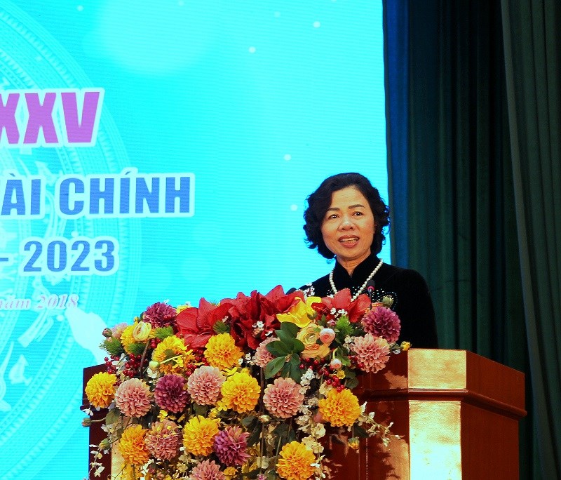 Đồng chí Vũ Thị Mai, Chủ tịch Công đoàn, Thứ trưởng Bộ Tài chính phát biểu tại Đại hội.