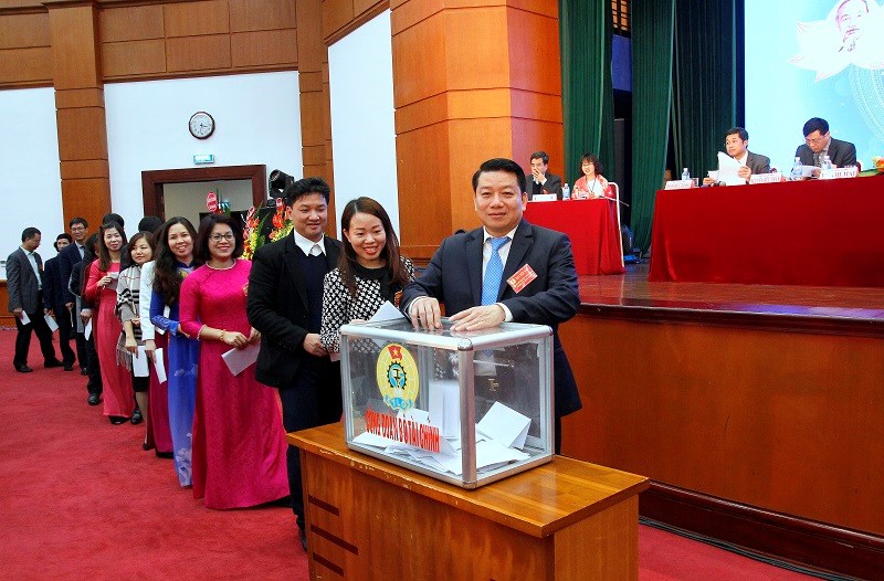 Các đại biểu tham dự Đại hội bỏ phiếu bầu Ban Chấp hành Công đoàn Bộ Tài chính lần thứ XXV, nhiệm kỳ 2018-2023.