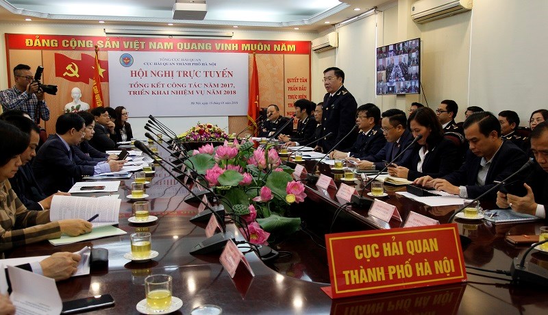 Cục trưởng Cục Hải quan TP. Hà Nội Nguyễn Văn Trường khẳng định, sẽ cùng toàn thể cán bộ công chức trong đơn vị tiếp tục đoàn kết, vượt qua mọi khó khăn phấn đấu thu NSNN vượt chỉ tiêu dự toán được giao năm 2018.