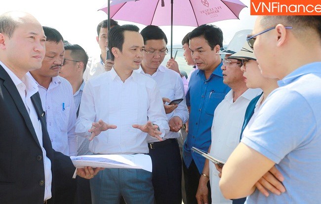 Lãnh đạo tỉnh Quảng Ngãi cùng Tập đoàn FLC khảo sát các địa điểm đầu tư.