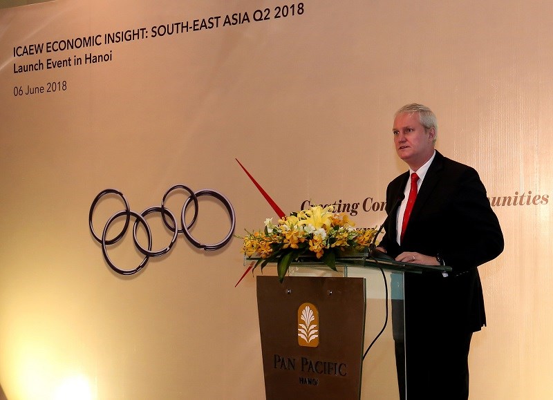 Ông Mark Billington, Giám đốc khu vực Đông Nam Á của ICAEW phát biểu tại Hội thảo.