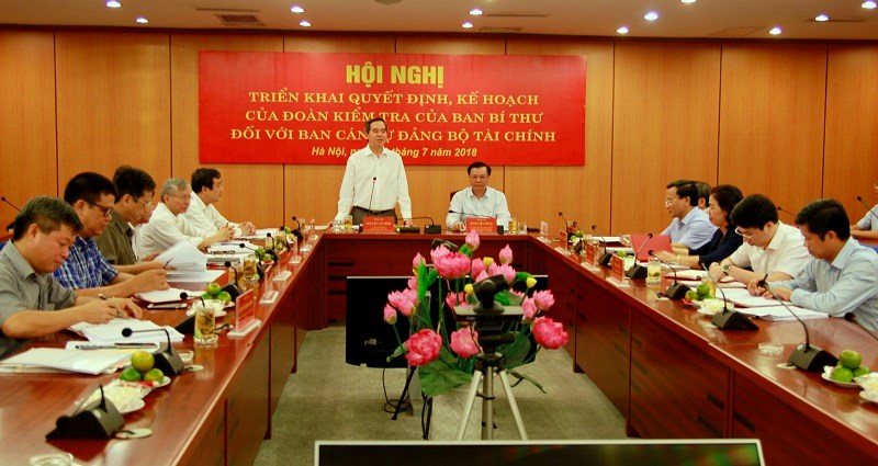 Đ/c Nguyễn Văn Bình - Ủy viên Bộ Chính trị, Bí thư Trung ương Đảng đánh giá cao những kết quả đã đạt được của Ban Cán sự Đảng Bộ Tài chính và các đơn vị trong việc triển khai thực hiện các Nghị quyết.