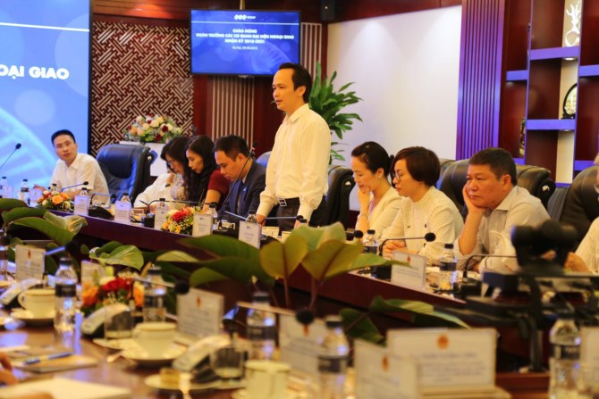 Ông Trịnh Văn Quyết, Chủ tịch HĐQT Tập đoàn FLC phát biểu tại buổi gặp.
