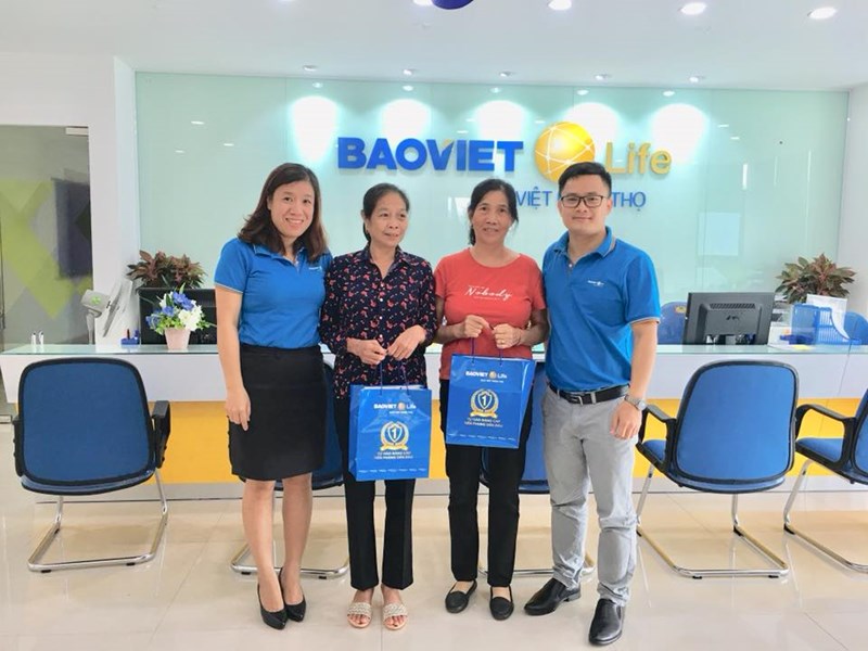 Những khách hàng đầu tiên trải nghiệm dịch vụ Giải quyết quyền lợi bảo hiểm 15 phút của Bảo Việt Nhân thọ.
