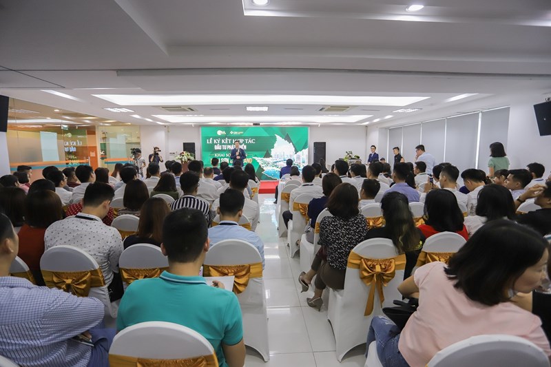 Toàn cảnh Lễ ký kết giữa CENLAND và Khai Sơn (sáng 9/10).