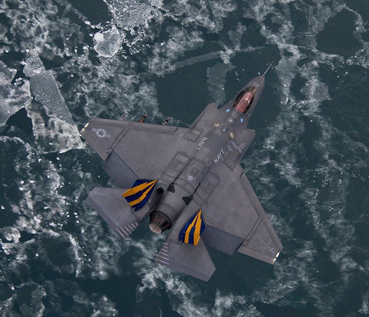 M&aacute;y bay F-35C thực hiện nhiệm vụ tại khu vực s&ocirc;ng Patuxent, Maryland.
