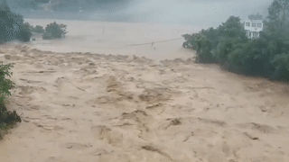 [Video] Toàn cảnh lũ lụt ở Trung Quốc khiến gần 80 người thiệt mạng và mất tích 