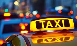 [Infographics] Xe Grab và taxi điện tử được đề xuất quản lý như thế nào?