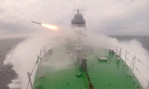 [Video] Chiến hạm Nga thử tên lửa phòng không trên biển Nhật Bản 