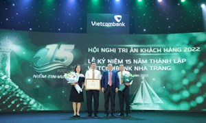 Vietcombank Nha Trang kỷ niệm 15 năm thành lập và tổ chức hội nghị khách hàng 