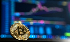 Bitcoin ‘mắc cạn’, nhà đầu tư bối rối