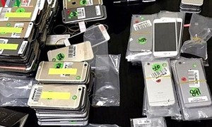 Quảng Ninh: Bắt giữ lô hàng điện thoại, máy tính bảng trị giá hàng tỷ đồng