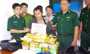 Hải quan Hà Tĩnh phối hợp bắt giữ 10 kg ma túy đá và 20.000 viên hồng phiến
