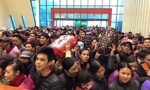 Hải quan Lạng Sơn: Hỗ trợ hành khách xuất cảnh ùn lại tại cửa khẩu