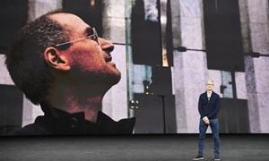Ai sẽ thay thế Tim Cook quản lý đế chế Apple nghìn tỷ USD?
