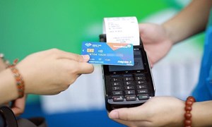 Giao dịch rút tiền mặt qua hệ thống ATM lần đầu tiên giảm 5%: Xu hướng phát triển tích cực và nhiều ý nghĩa