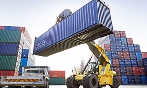 4 tháng, tổng trị giá xuất nhập khẩu hàng hoá đạt 242,43 tỷ USD