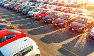 Vì sao ô tô “đua nhau” giảm giá trước 1/1/2017?