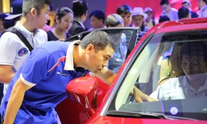 Người Việt mua hơn 300.000 ô tô năm 2016
