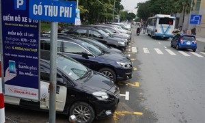 Đề xuất tăng thu phí xe ô tô tạm dừng đỗ trên lòng đường